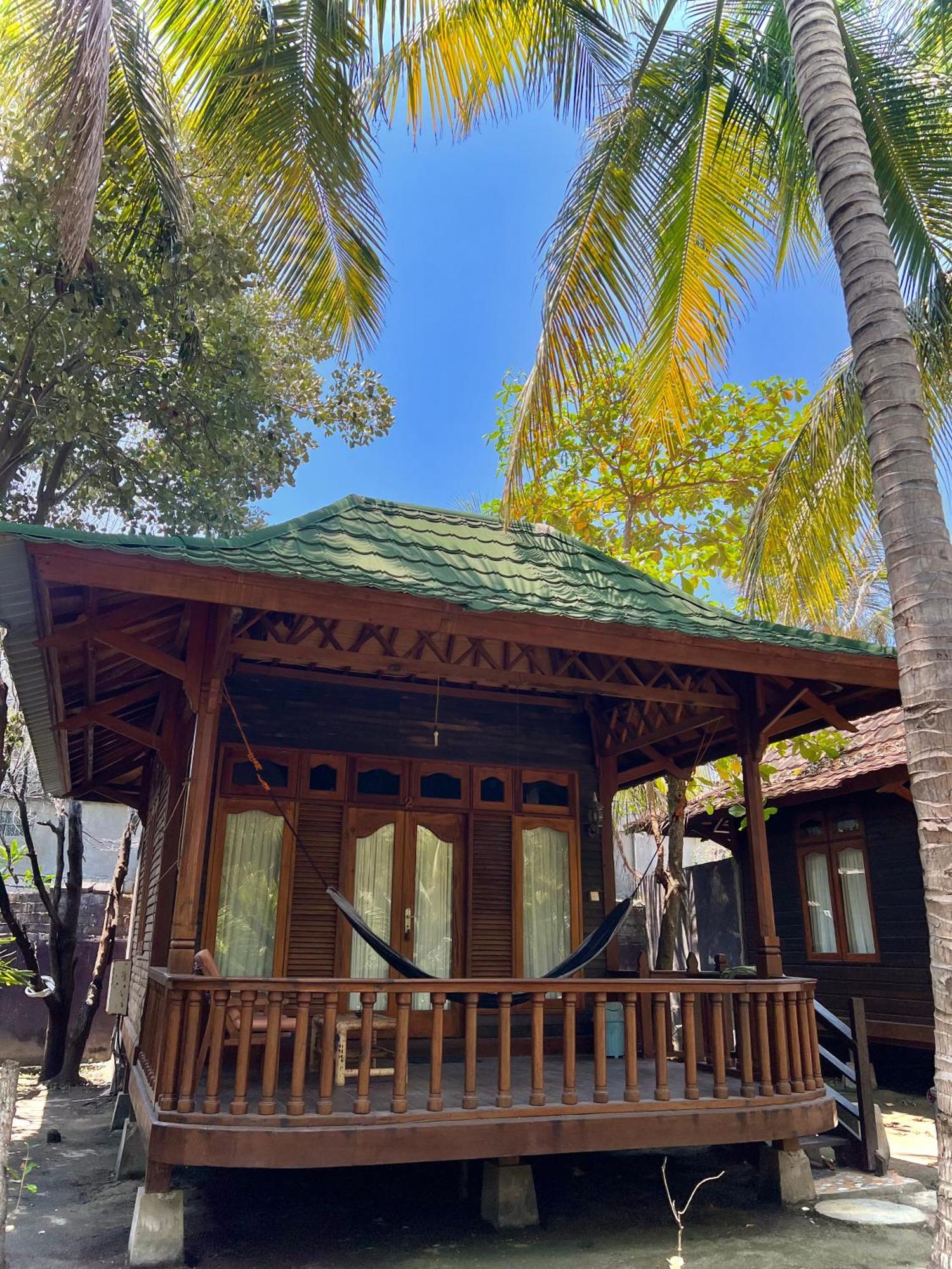 Rust Mimpi Manis Hotel Gili Meno